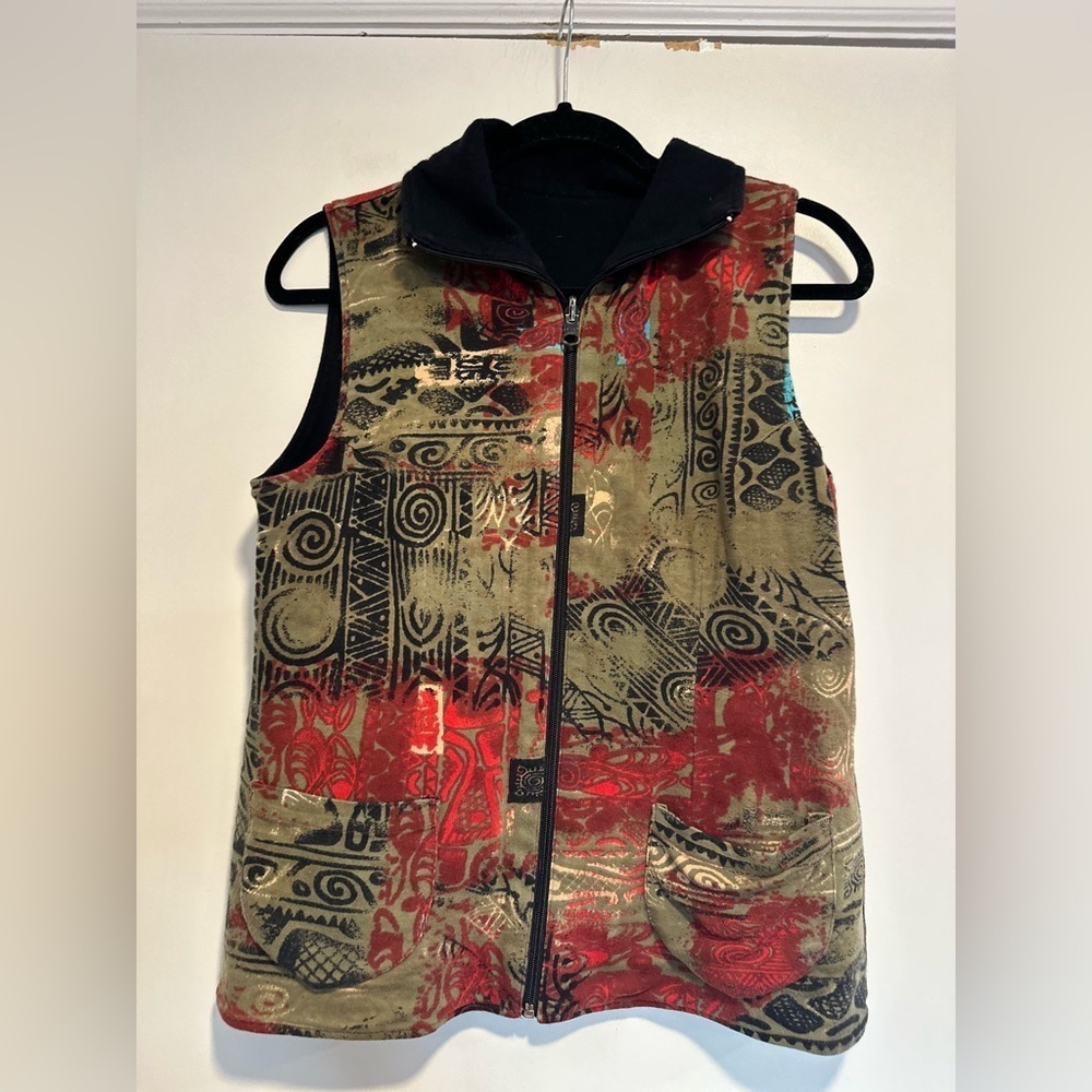 Paisley & Sage Sz: S Abstract Colorful  Full Zip Reversible Vest w/pockets.
